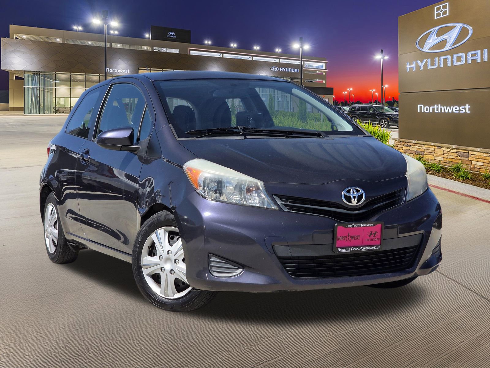 Used 2014 Toyota Yaris L image 3