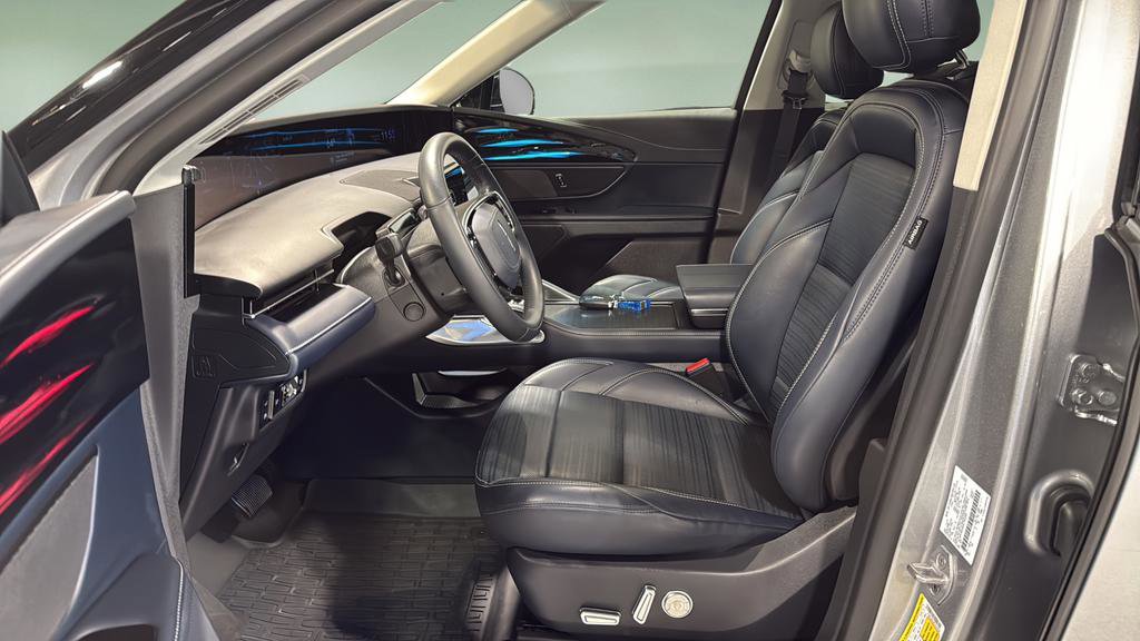 Used 2024 Lincoln Nautilus Reserve image 11