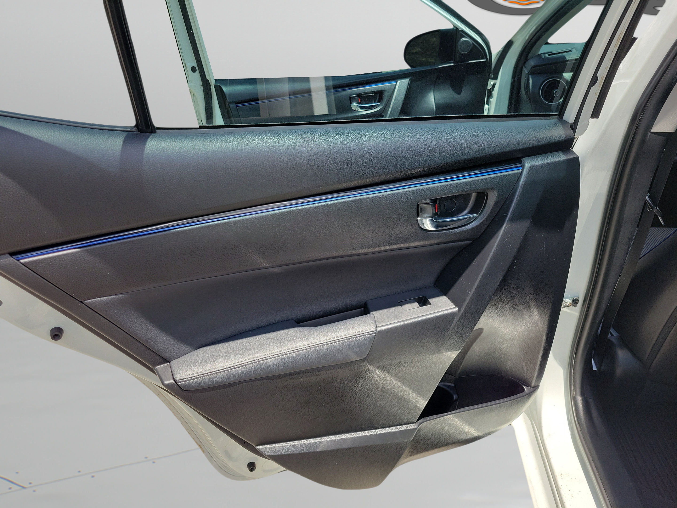Used 2018 Toyota Corolla SE FWD image 11