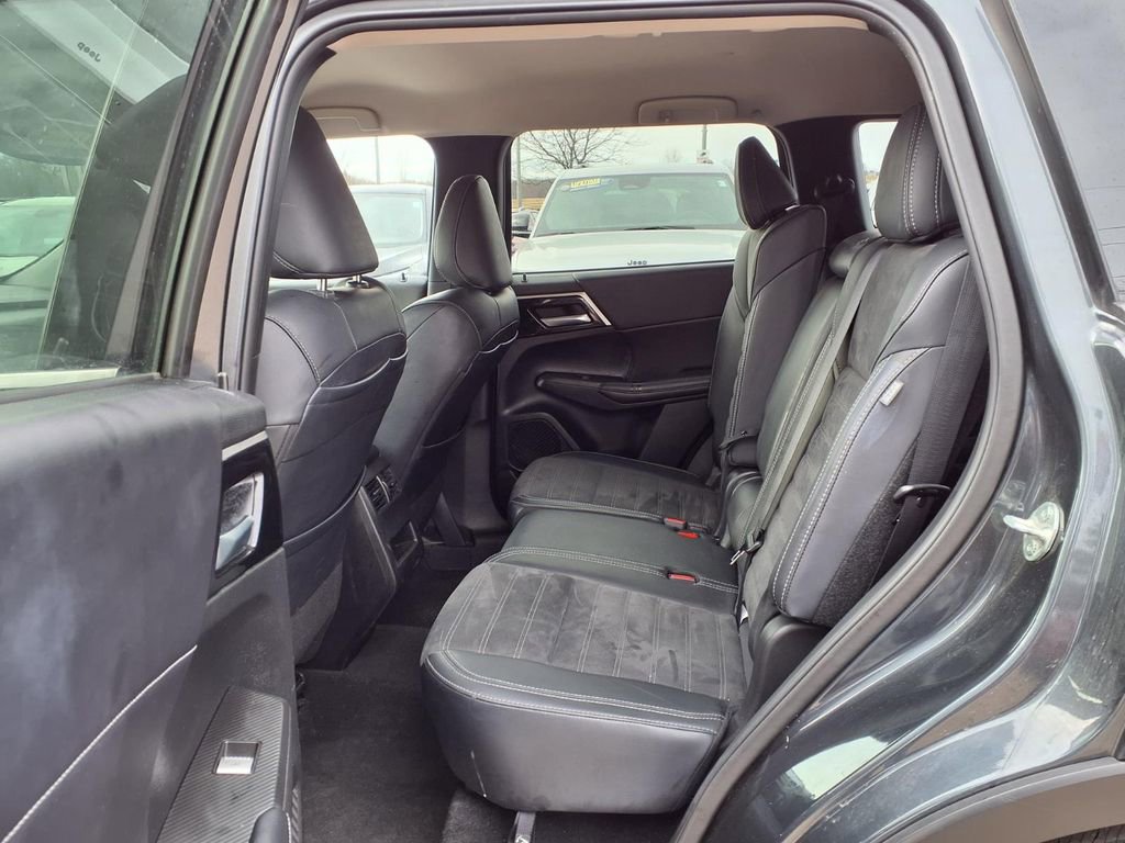 Used 2024 Mitsubishi Outlander SE image 10