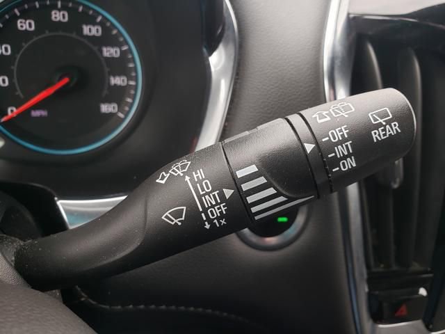 Used 2022 Chevrolet Traverse LT image 27