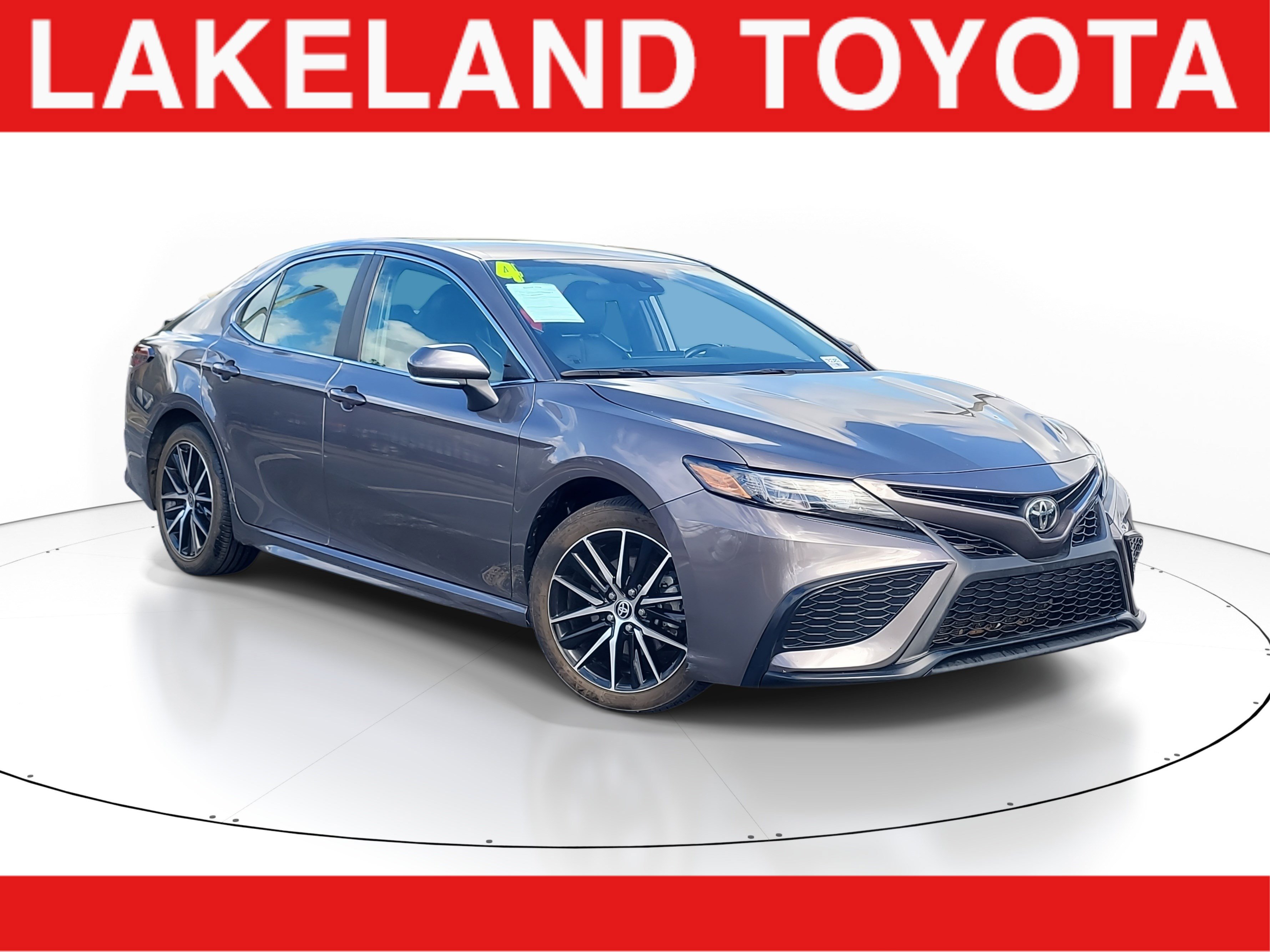 Used 2024 Toyota Camry SE image 1