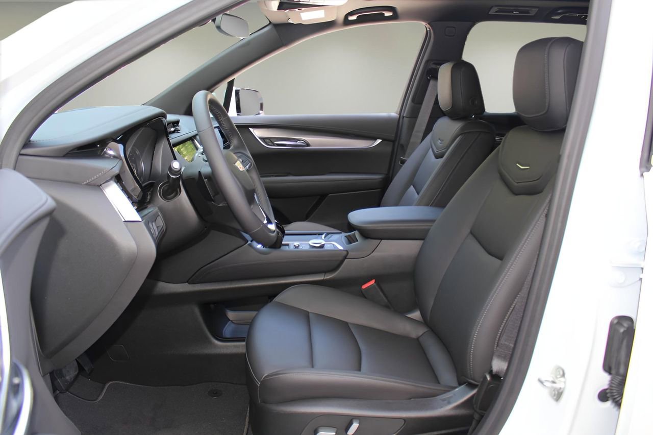 New 2025 Cadillac XT6 Luxury FWD image 12