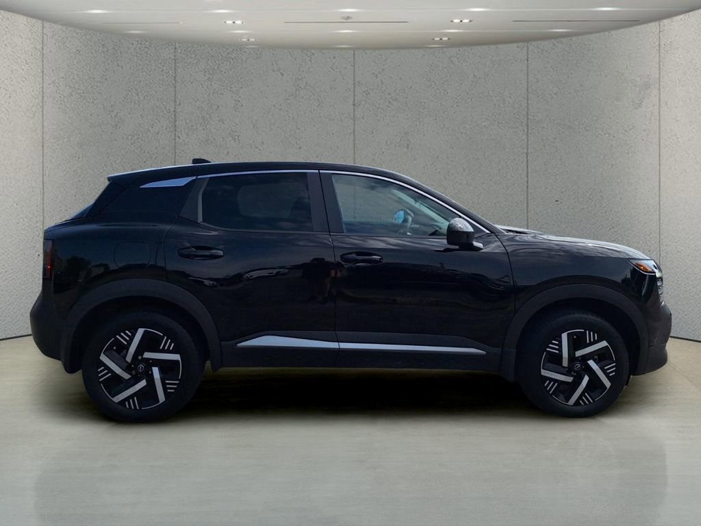 Used 2025 Nissan Kicks SV w/ Charging Package FWD image 6