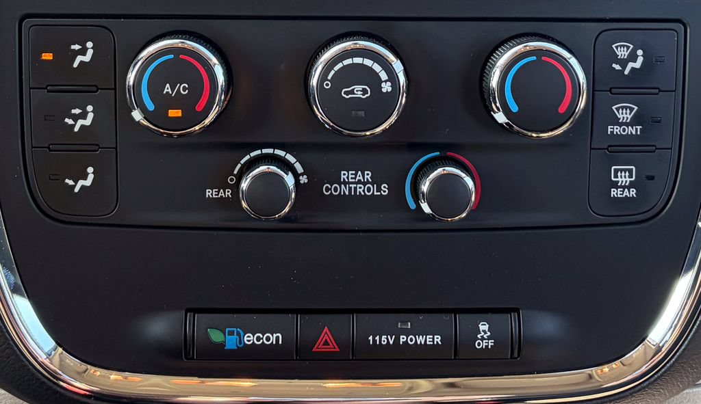 Used 2018 Dodge Grand Caravan SE w/ UConnect Hands-Free Group FWD image 13