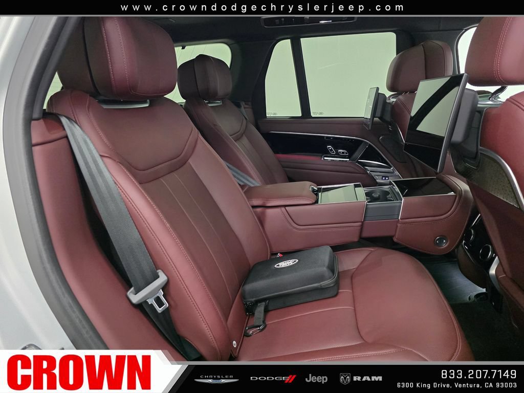 Used 2025 Land Rover Range Rover Autobiography AWD/4WD image 18