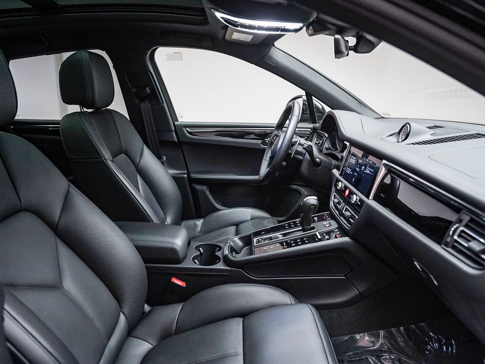 Certified 2026 Porsche Macan AWD/4WD image 21
