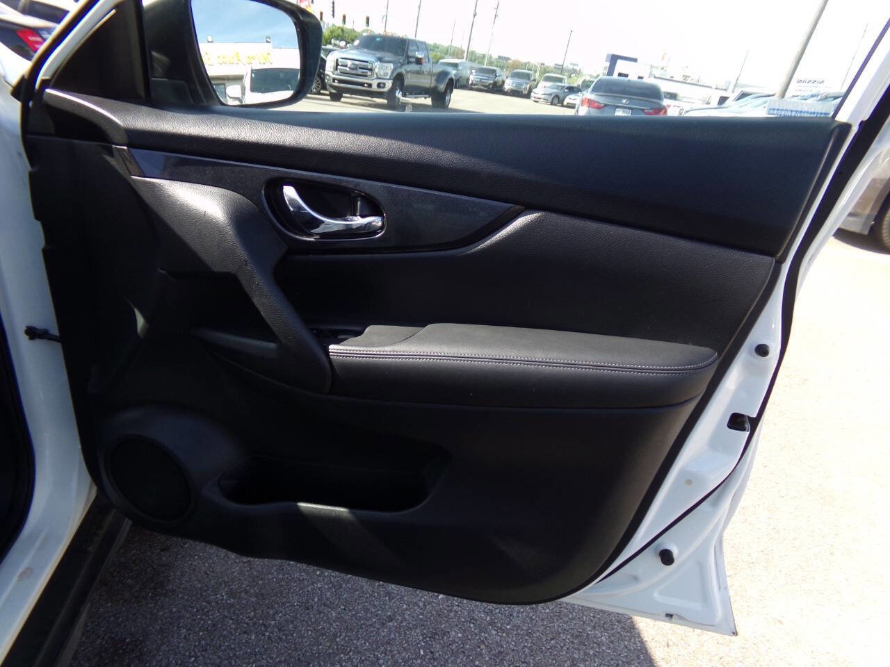 Used 2017 Nissan Rogue S image 23