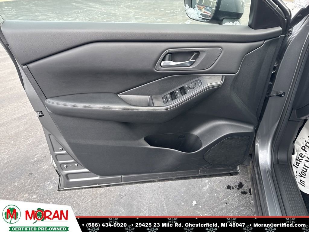 Used 2024 Nissan Rogue SV image 9