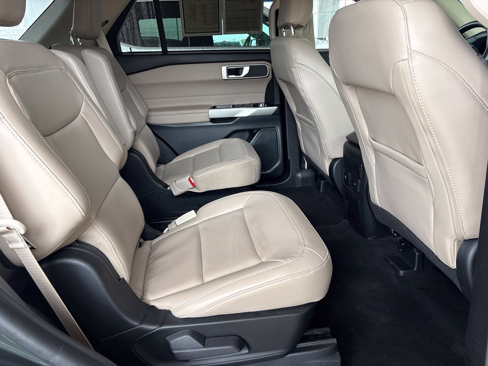 Used 2023 Ford Explorer XLT w/ Equipment Group 202A AWD/4WD image 19