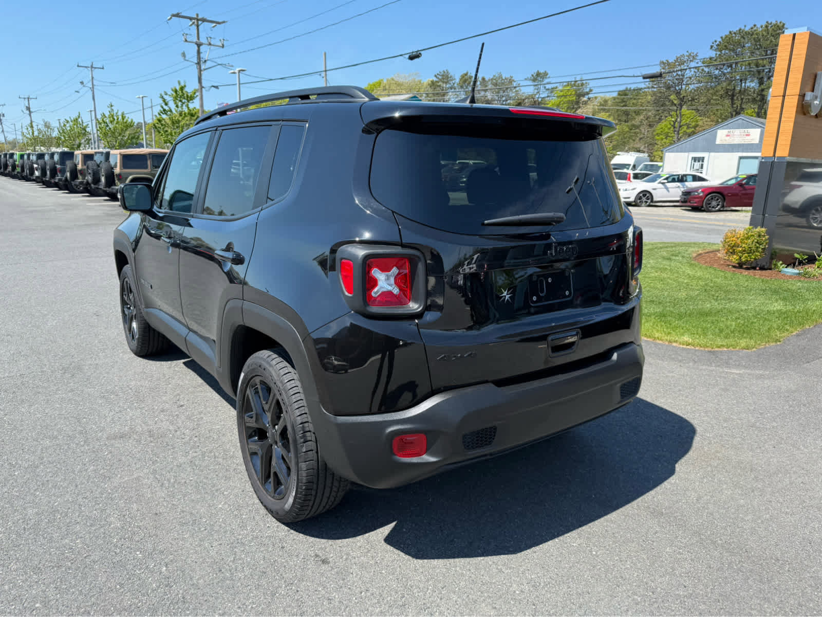 Used 2023 Jeep Renegade Altitude w/ Sun/Sound Group AWD/4WD image 6