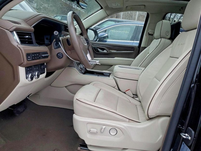 Used 2024 GMC Yukon XL Denali w/ Advanced Technology Package image 6