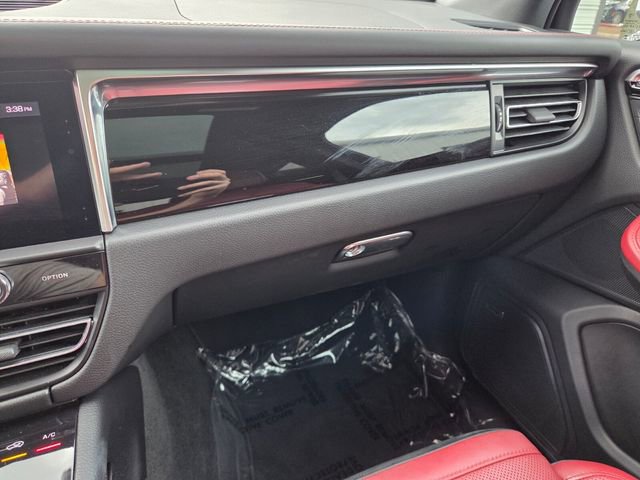 Used 2024 Porsche Macan AWD/4WD image 24