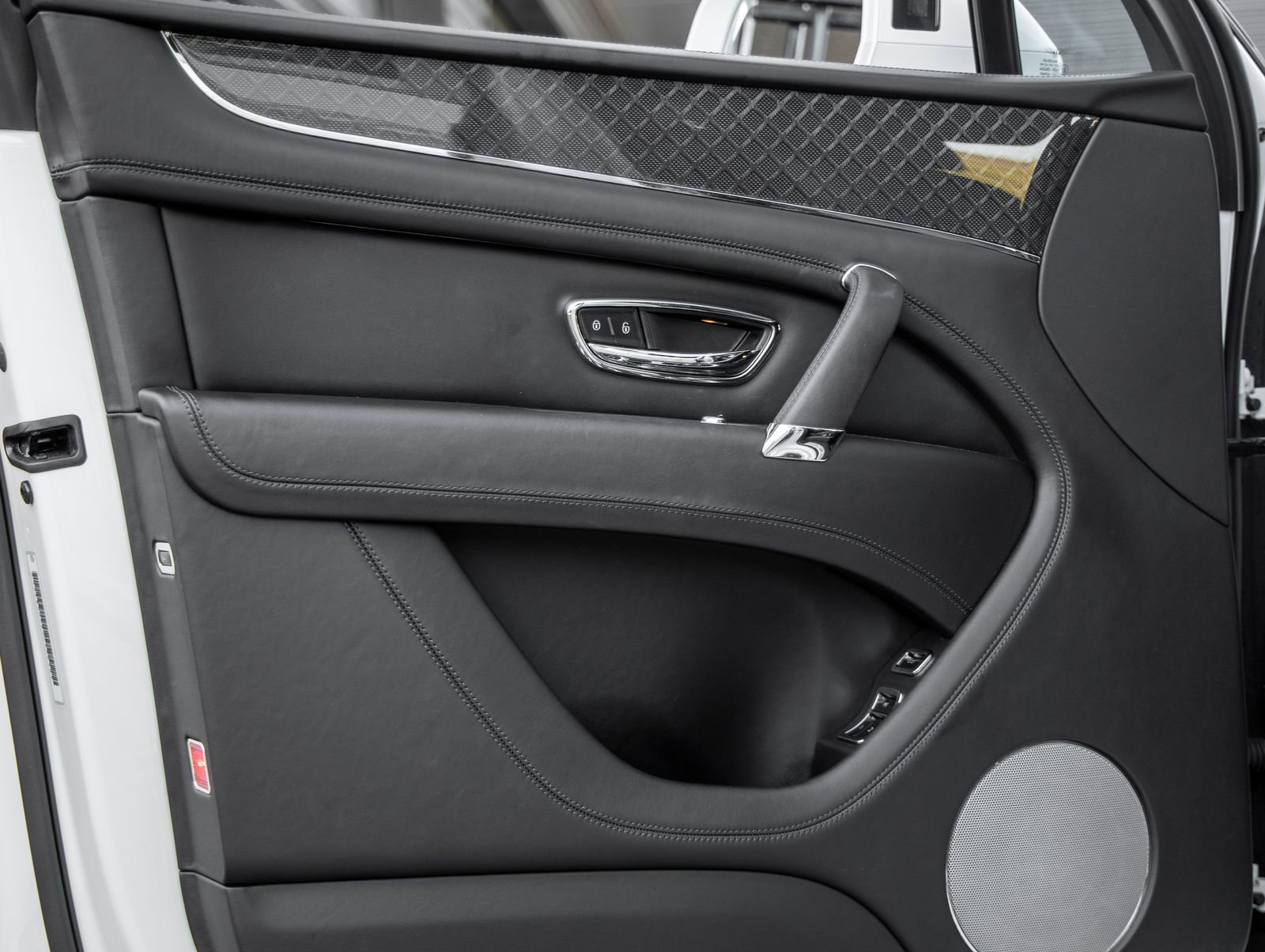 Used 2020 Bentley Bentayga AWD/4WD image 19