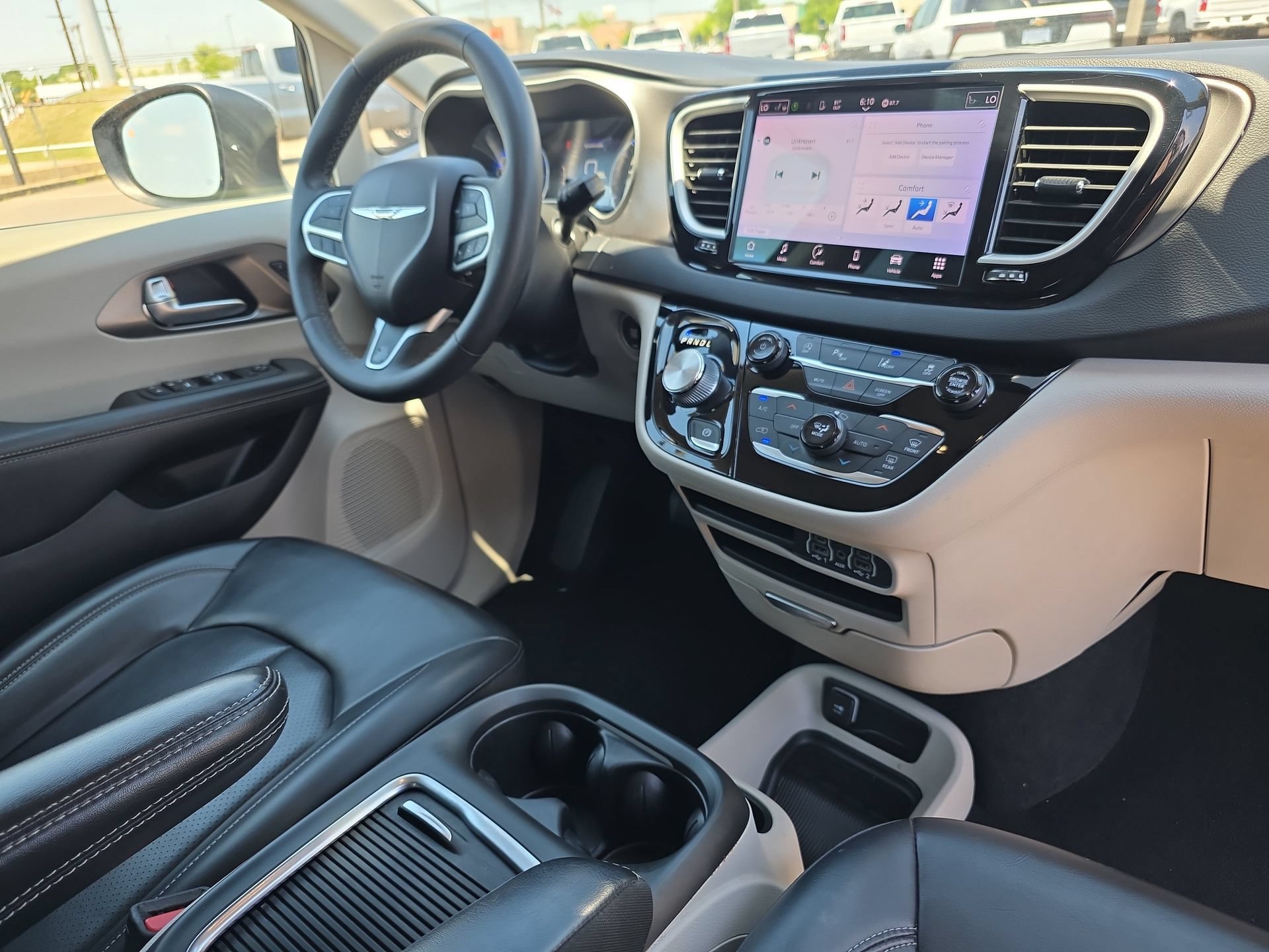 Used 2023 Chrysler Pacifica Touring-L FWD image 17