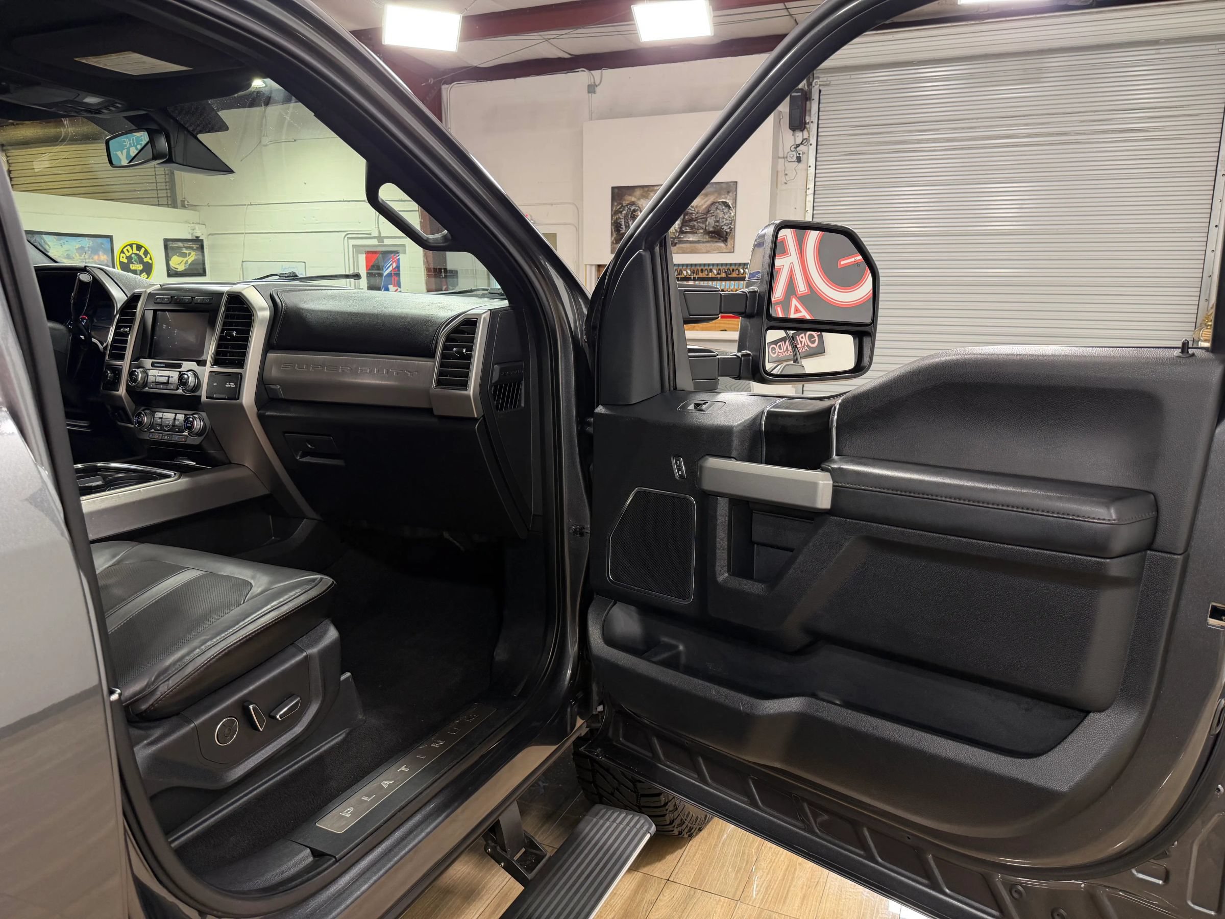 Used 2019 Ford F250 Platinum w/ Platinum Ultimate Package AWD/4WD image 19