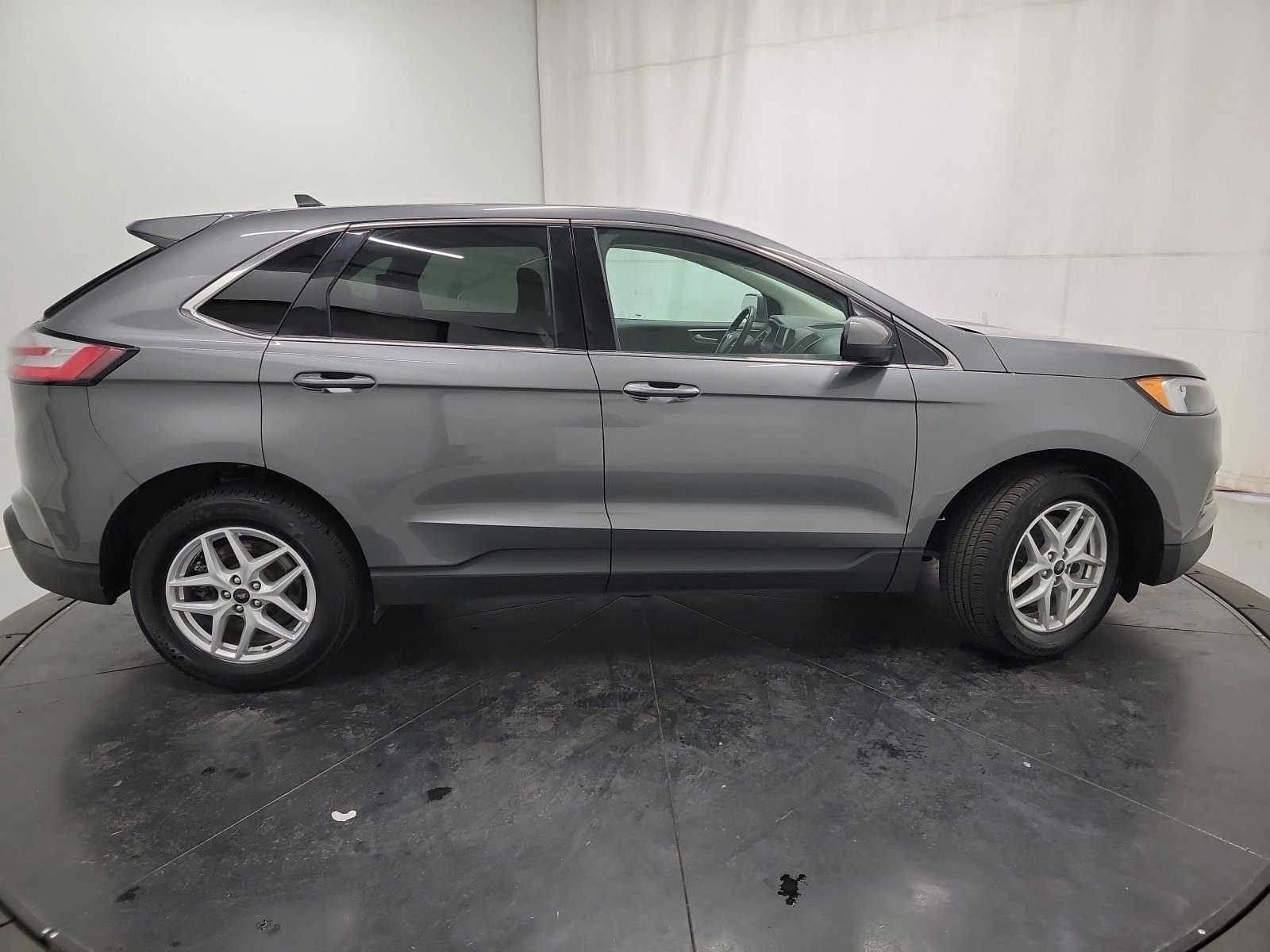 Used 2024 Ford Edge SEL image 11
