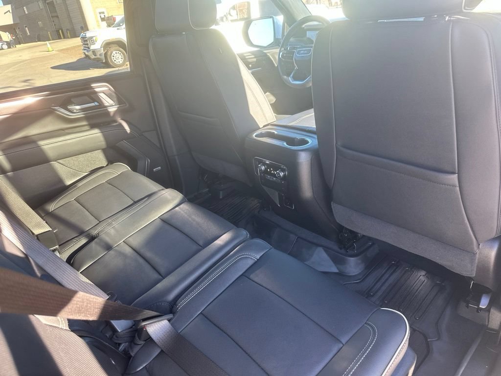 Used 2025 GMC Yukon Elevation AWD/4WD image 23