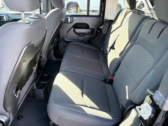 Used 2025 Jeep Wrangler Unlimited Rubicon 4xe w/ Convenience Group AWD/4WD image 7