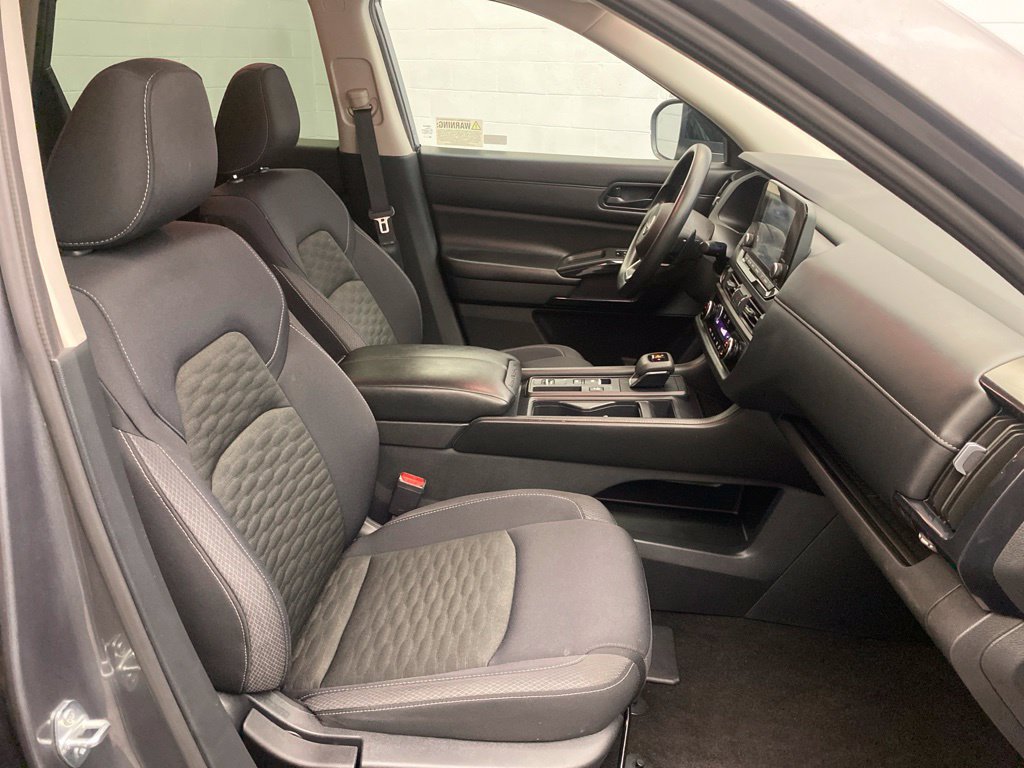 Used 2024 Nissan Pathfinder S FWD image 24