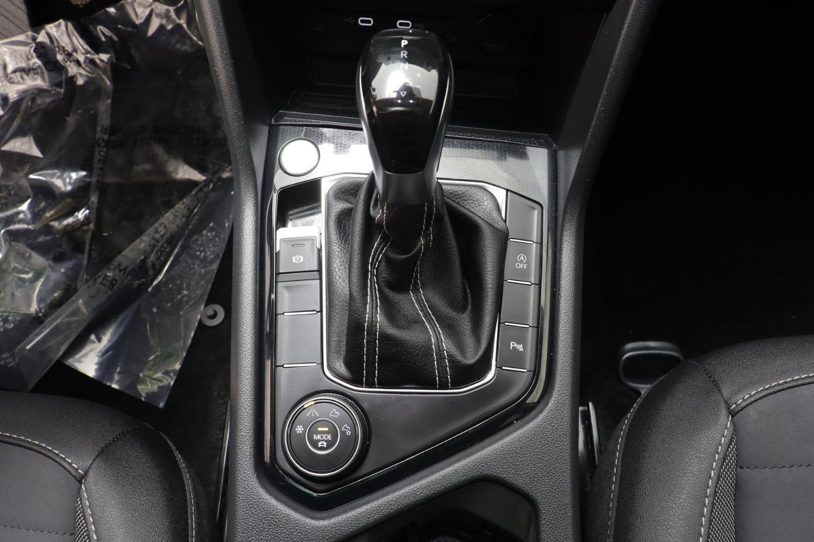 Used 2025 Volkswagen Taos SE image 12