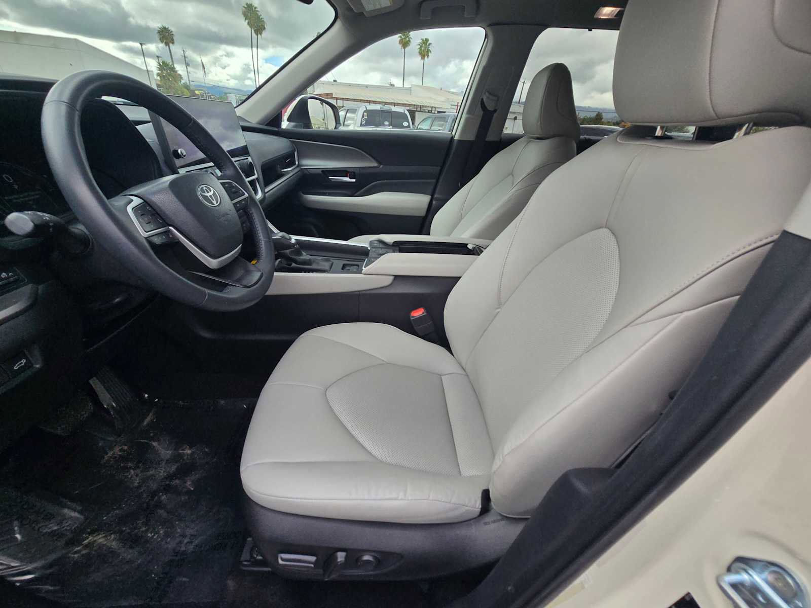 Used 2024 Toyota Grand Highlander XLE image 24