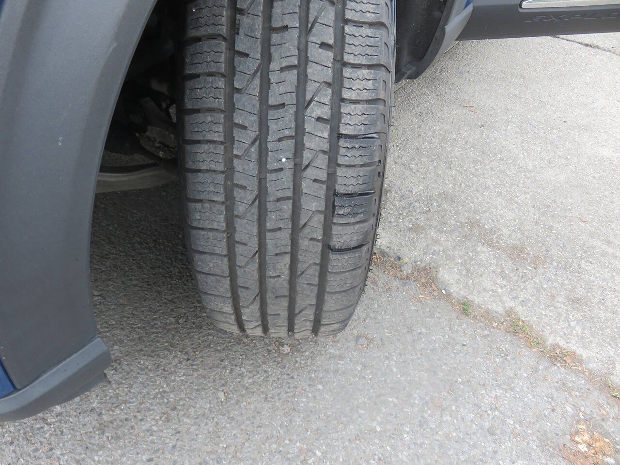 Used 2020 Ford Explorer XLT w/ Equipment Group 202A AWD/4WD image 38