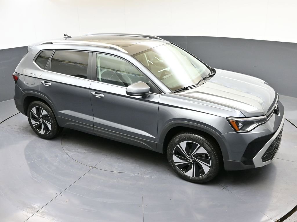 Used 2025 Volkswagen Taos SE w/ Panoramic Sunroof Package image 42