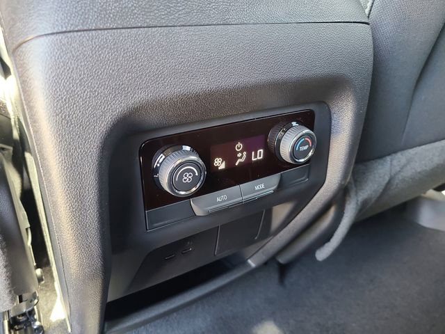 New 2026 Chevrolet Traverse LT image 13