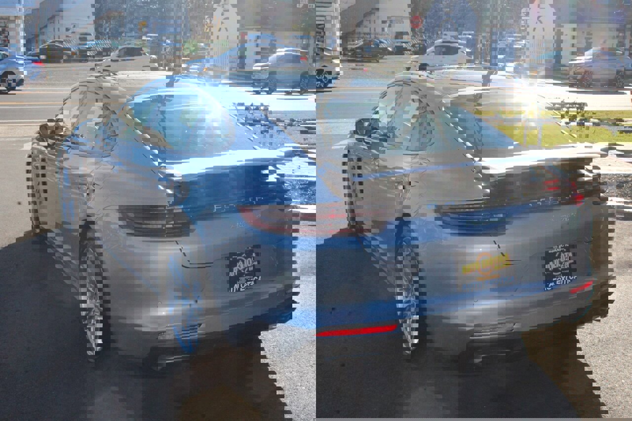 Used 2018 Porsche Panamera 4 image 2