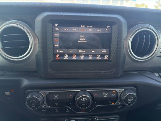 Used 2020 Jeep Gladiator Overland AWD/4WD image 17