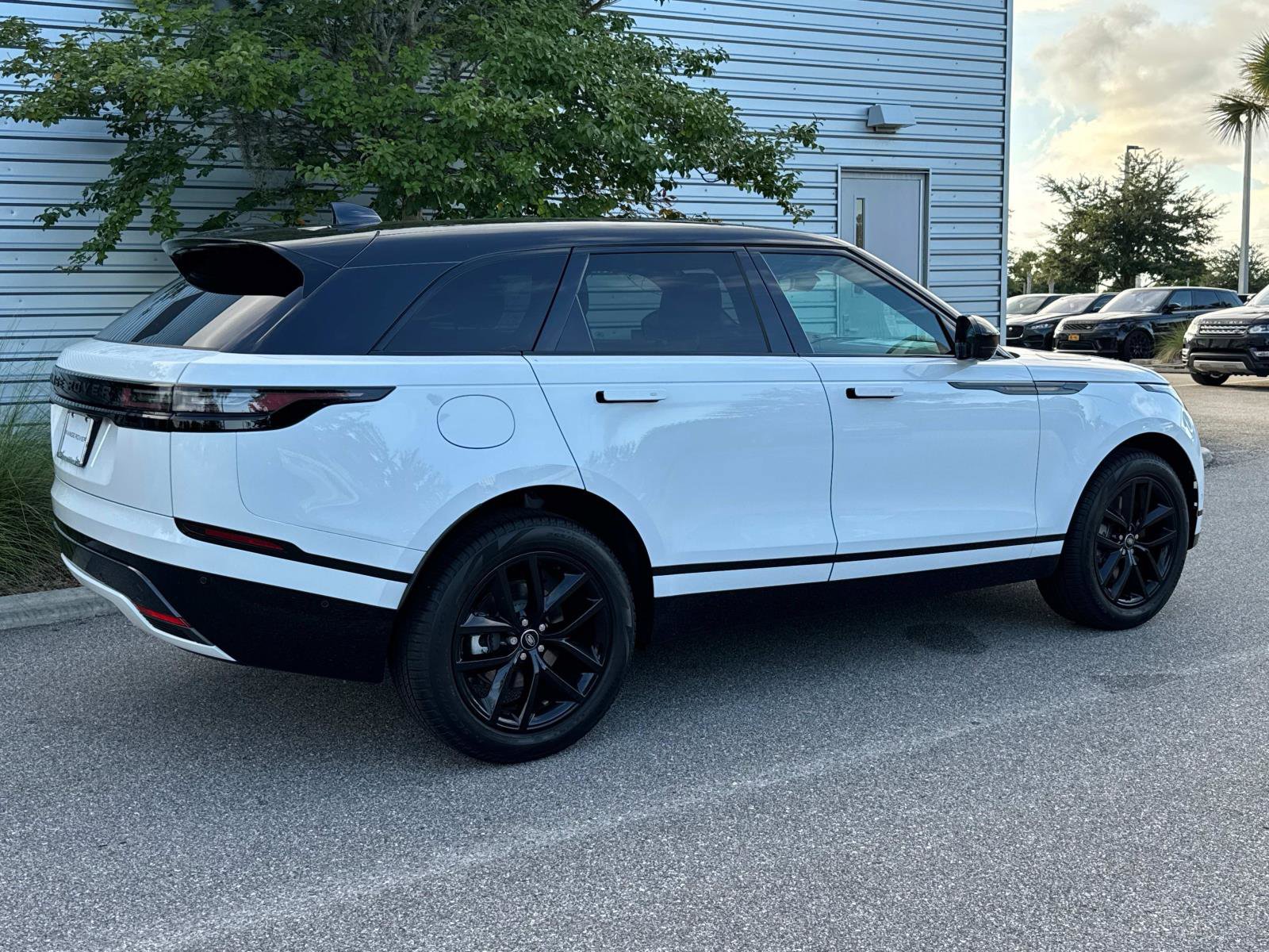 New 2026 Land Rover Range Rover Velar Dynamic SE image 6