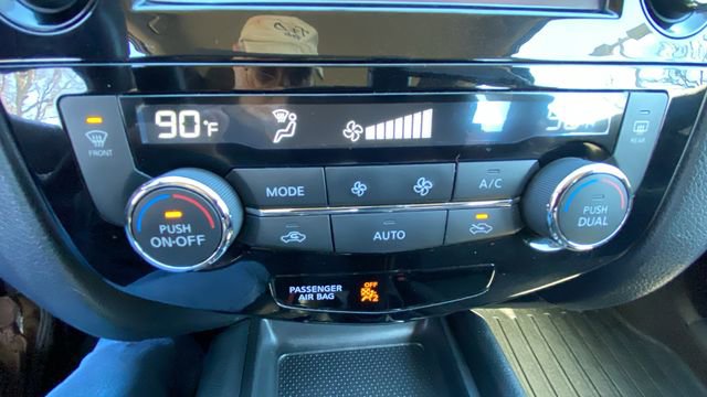 Used 2017 Nissan Rogue Sport SV w/ SV Premium Package image 30