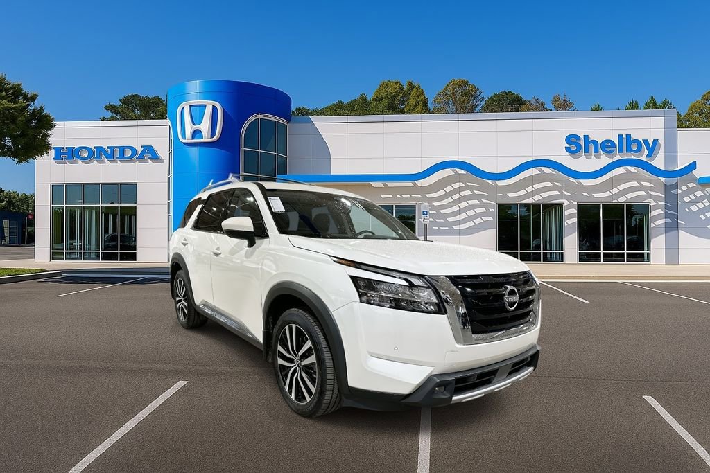 Used 2024 Nissan Pathfinder Platinum image 2