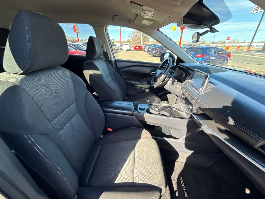 Used 2025 Nissan Rogue SV image 15