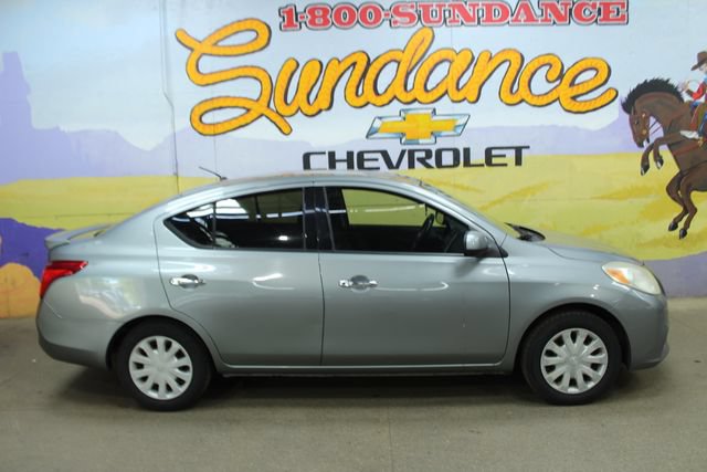 Used 2014 Nissan Versa SV FWD image 1