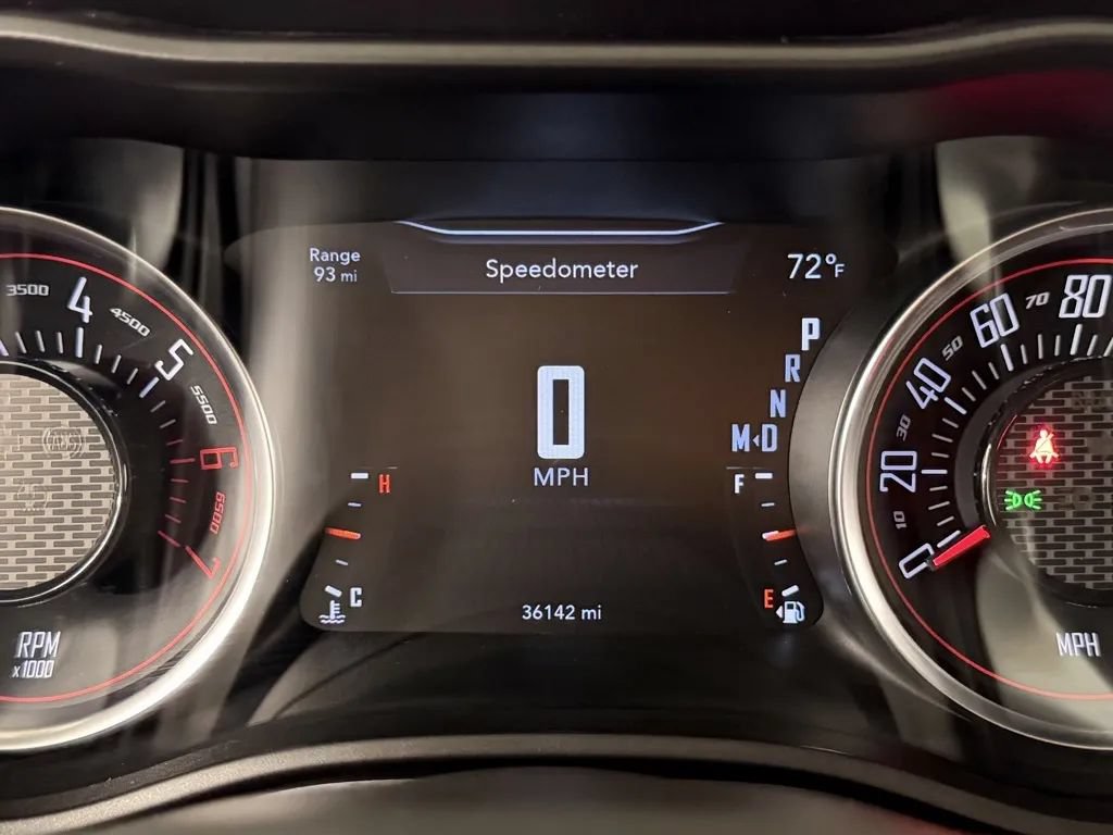 Used 2016 Dodge Challenger R/T RWD image 18