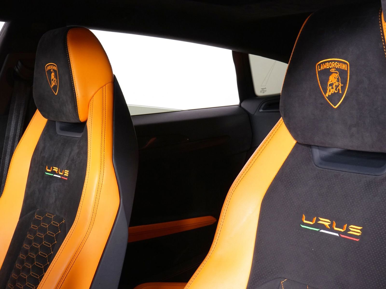 Used 2022 Lamborghini Urus image 26