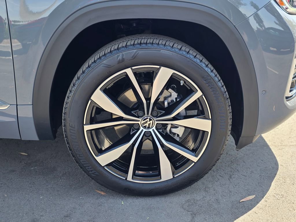 Used 2025 Volkswagen Atlas SEL Premium R-Line image 8