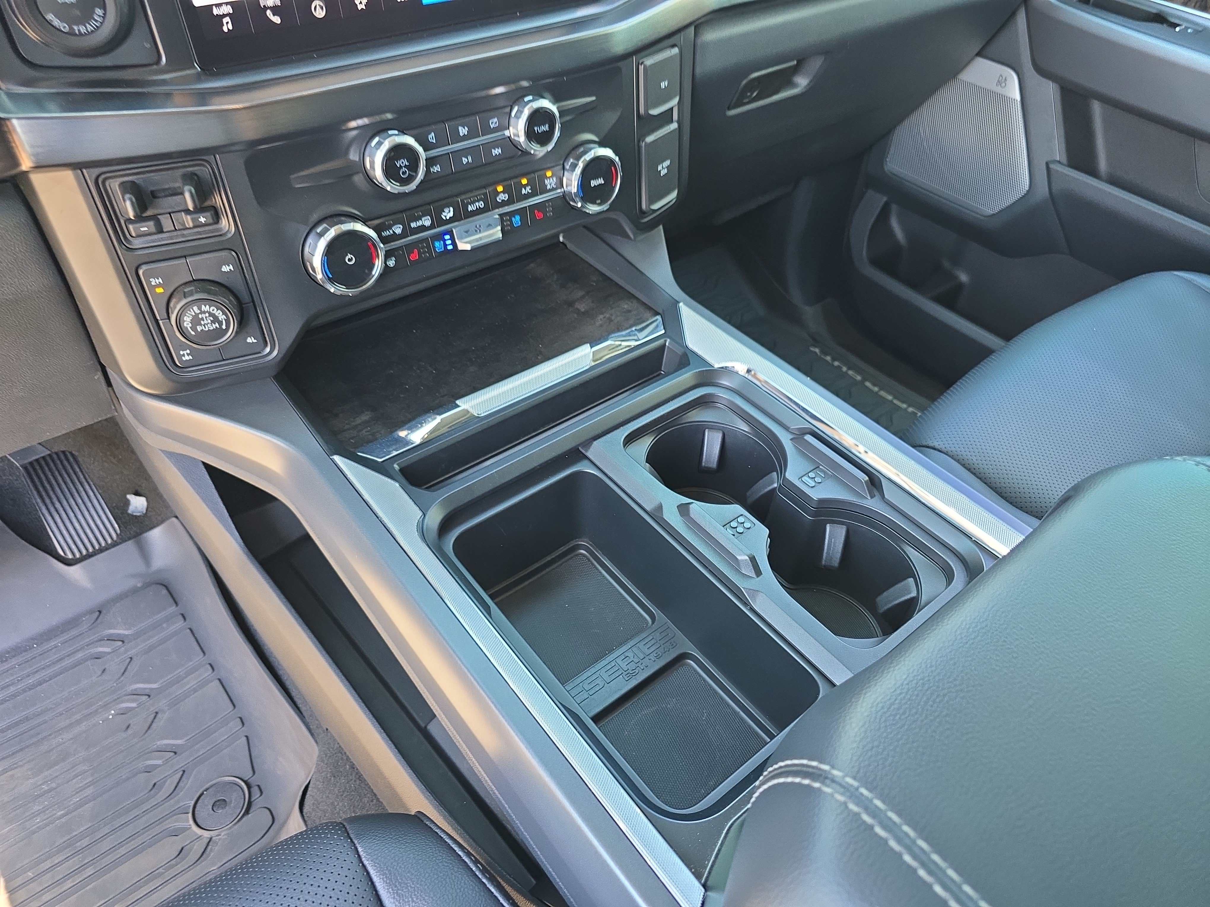 Used 2024 Ford F250 Lariat w/ Lariat Ultimate Package AWD/4WD image 29