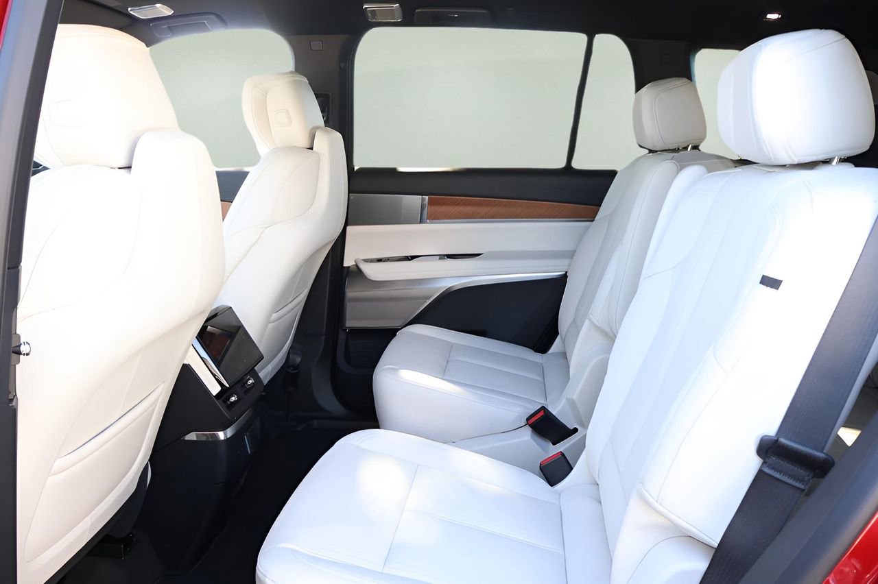 New 2026 Cadillac Vistiq Sport image 14