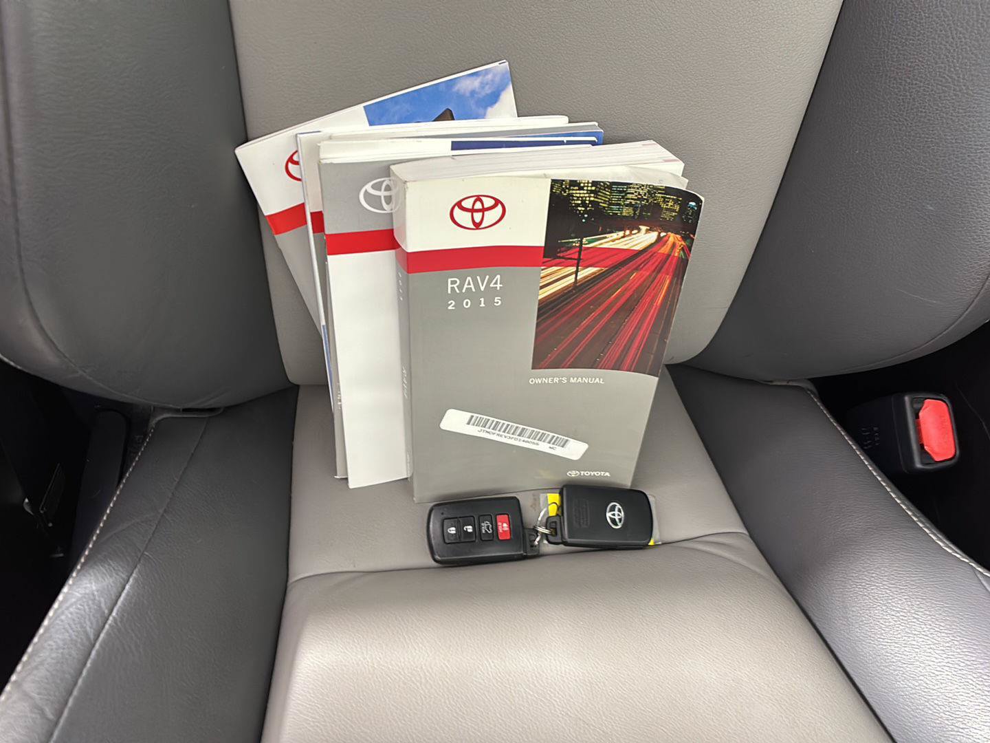 Used 2015 Toyota RAV4 Limited AWD/4WD image 24