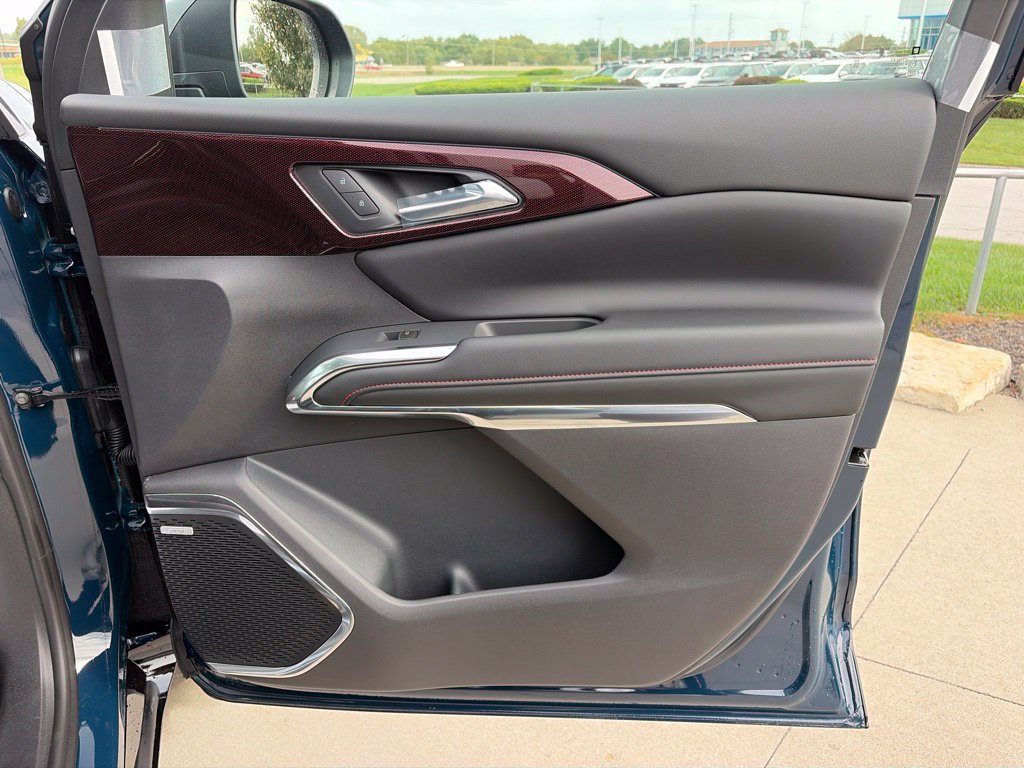 New 2027 Chevrolet Traverse RS w/ LPO, Floor Liner Package AWD/4WD image 28