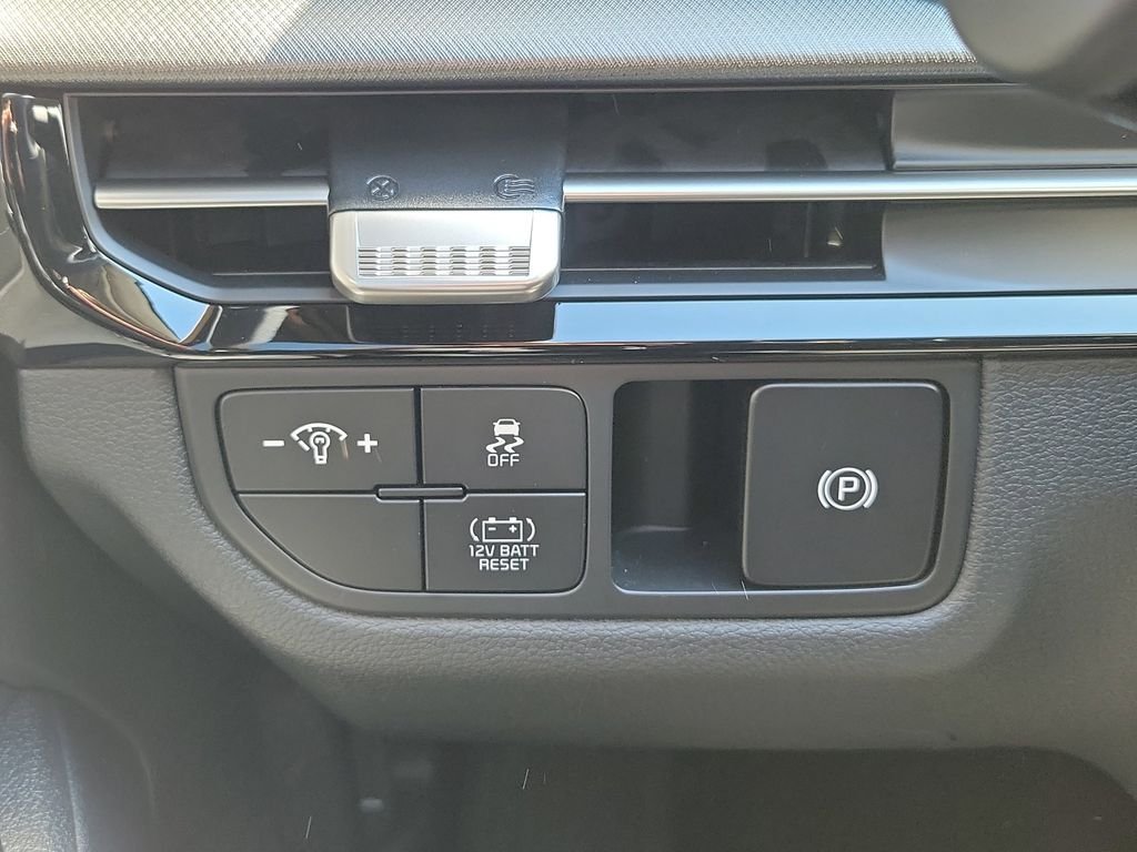 New 2026 Kia Sportage LX FWD image 24