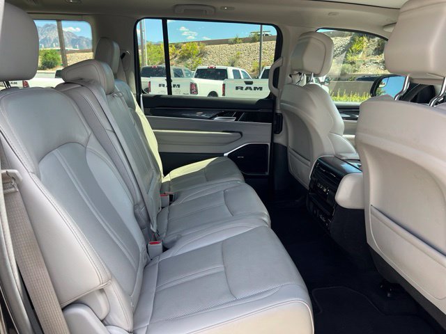 Used 2022 Jeep Wagoneer Series I w/ Premium Group I AWD/4WD image 17