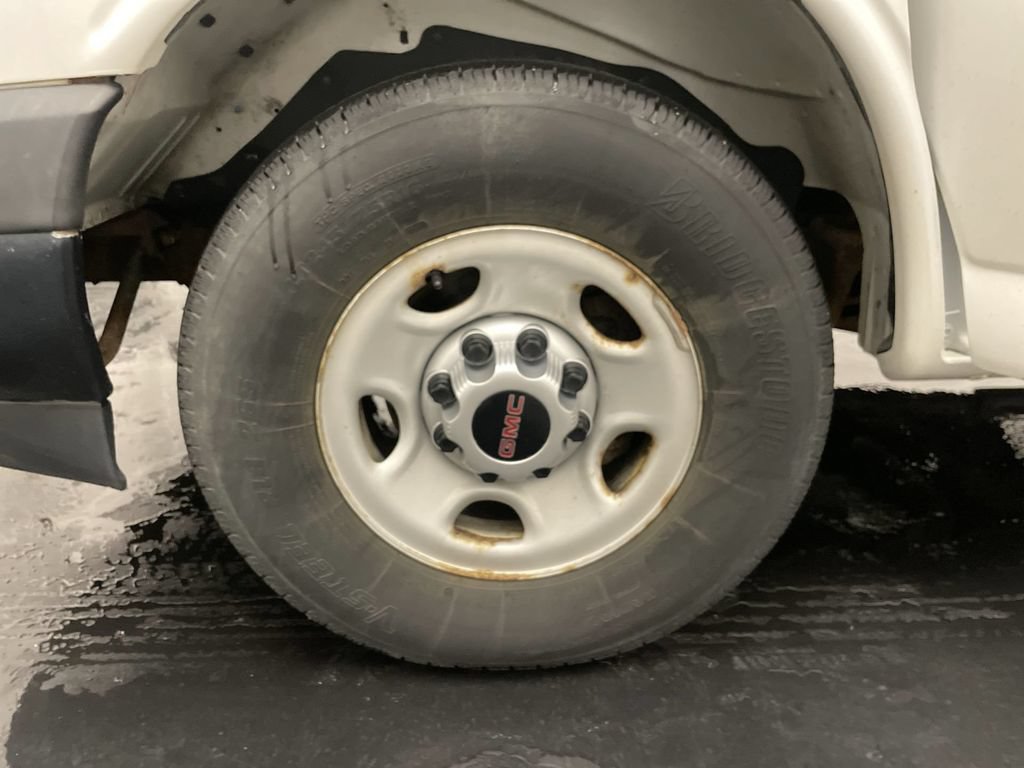 Used 2017 GMC Savana 2500 RWD image 22