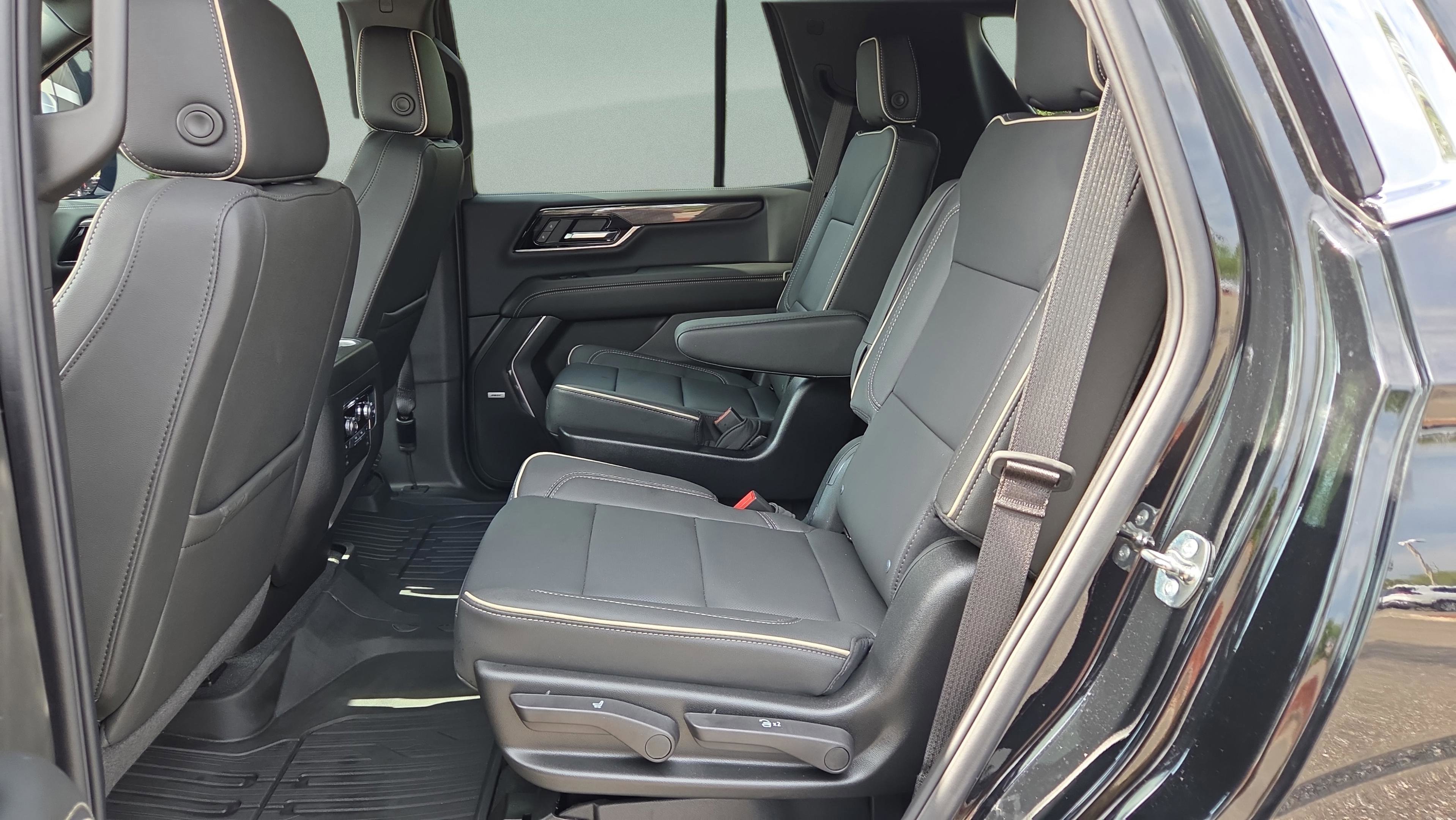 Certified 2026 GMC Yukon Elevation w/ LPO, Floor Liner Package AWD/4WD image 10