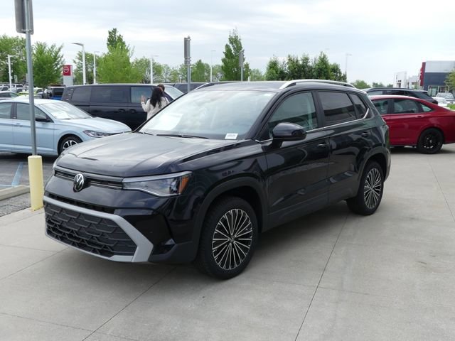 New 2026 Volkswagen Taos SE FWD image 3