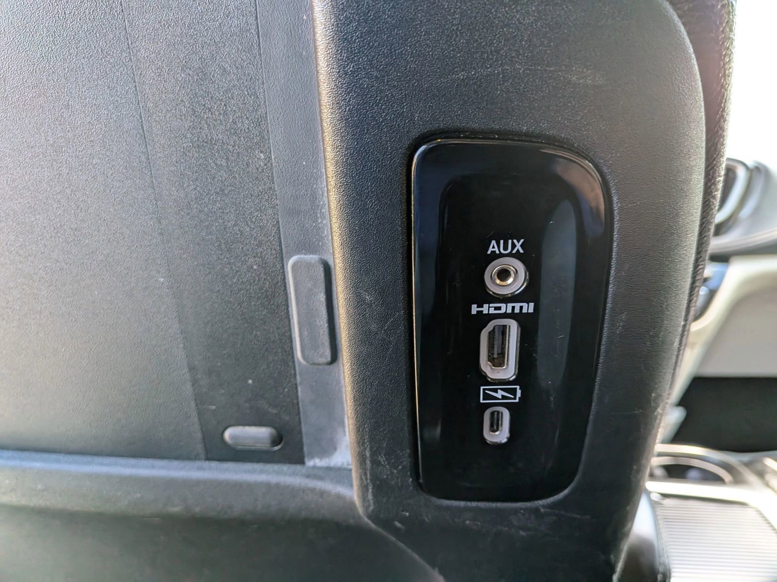 Used 2022 Chrysler Pacifica Touring-L w/ Uconnect Theater Family Group FWD image 52