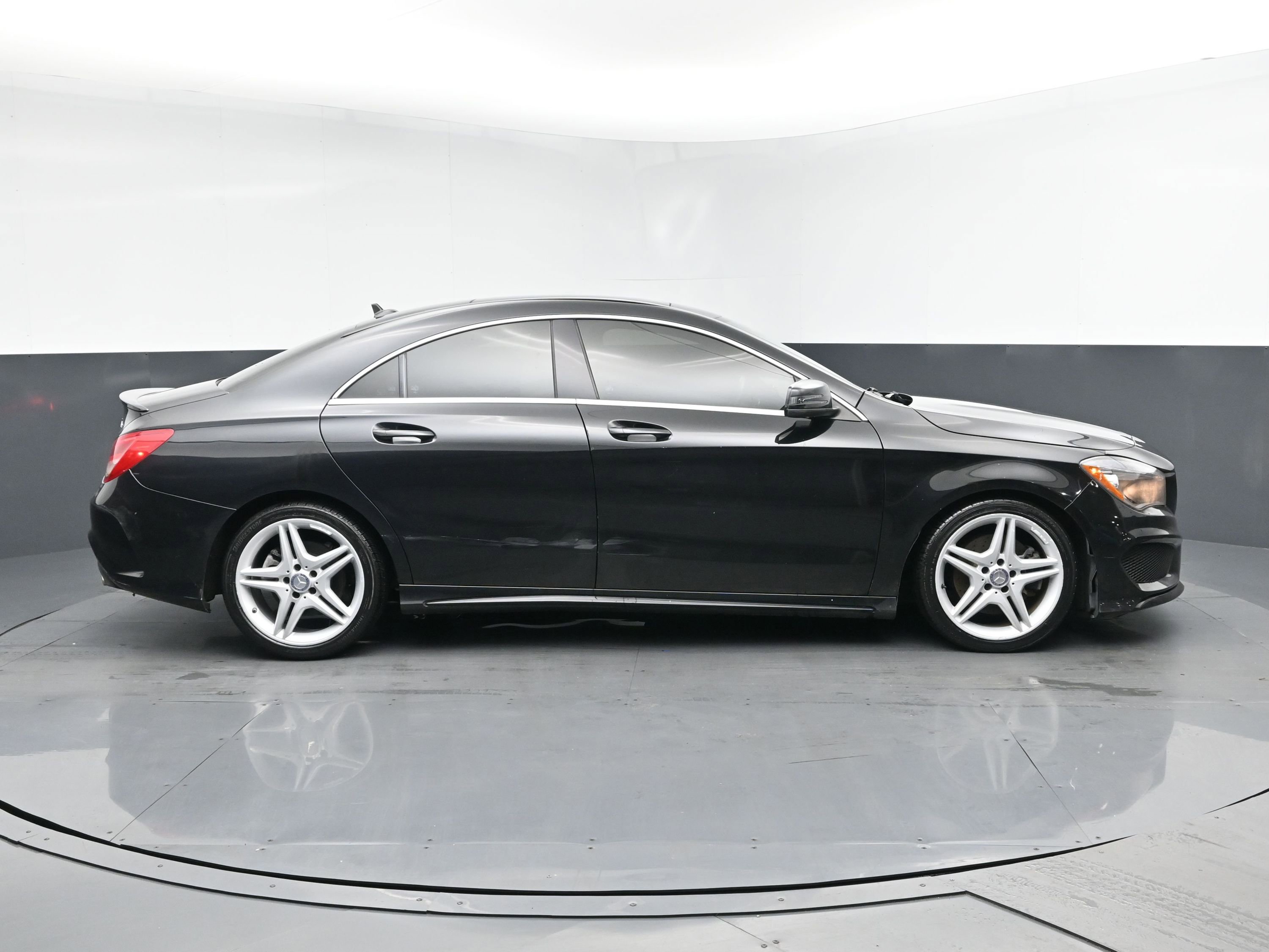 Used 2014 Mercedes-Benz CLA 250 4MATIC image 3